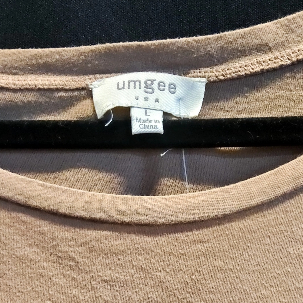 Umgee - Tan/Wht s/s twisted bottom tee. - Picture 6 of 6